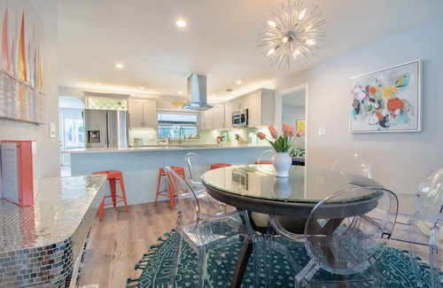 South Pinellas Community Council Casa | NEW! Modern & Super Stylish 3BR/3BA Pool Home-9 mins to Madeira Beach!