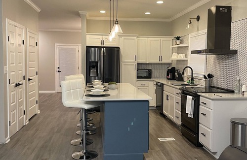 Macon Casa | New Modern Townhome Downtown- 3Levels