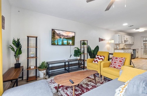 Griffin Heights Casa | New Modern Townhouse Next to FSU - CENTRAL - COMFY