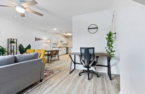 Griffin Heights Casa | New Modern Townhouse Next to FSU - CENTRAL - COMFY
