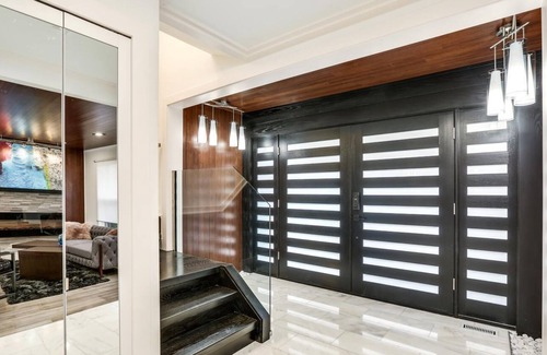 Grosse Ile Casa | ¡NUEVO hogar moderno de la isla con una línea de costa!