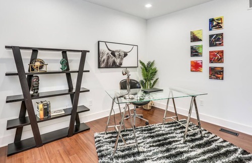 Grosse Ile Casa | ¡NUEVO hogar moderno de la isla con una línea de costa!