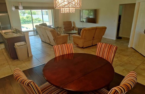 Westminister Casa | Nueva casa de vacaciones moderna en un presupuesto!