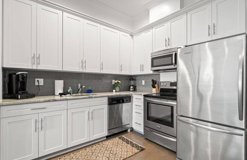 Historic Ybor Apartamento | NEW Mojito Manor Stunning Studio On 7th Ave