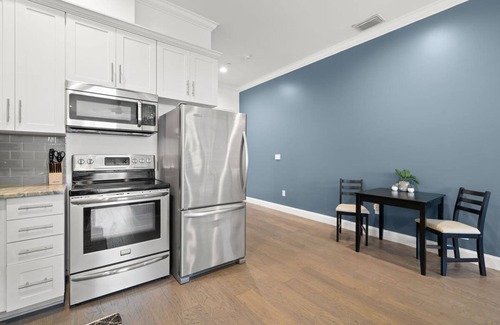 Historic Ybor Apartamento | NEW Mojito Manor Stunning Studio On 7th Ave
