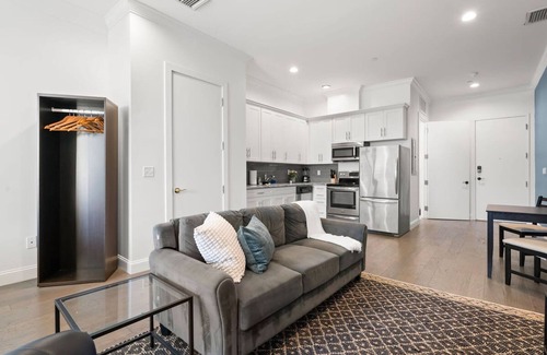 Historic Ybor Apartamento | NEW Mojito Manor Stunning Studio On 7th Ave