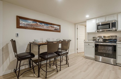 Loma Casa | NEW! MoJoe: New Build Close to Biking Trails