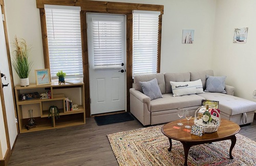 Long Beach Apartamento | NEW! MONTHLY RENTAL -Peaceful Beachy 1 BR Steps Away From Beach & Center of Town