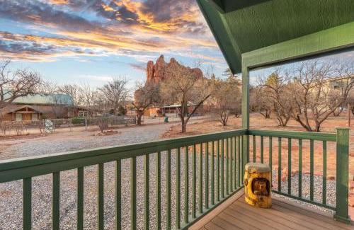 West Sedona Casa | NEW Moondance Majestic Mini Cabin Cathedral Rock