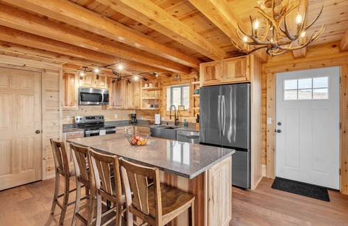 Belfry Cabina | NEW! Mountain Cabin Near Trails, Skiing & Yellowstone