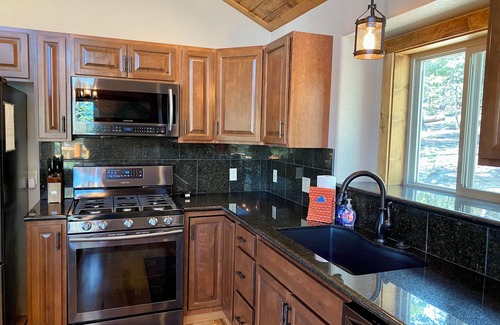 Valley of the Sun Cabina | New! Mountain Cabin w/Fireplace and Large Deck, 25 Miles to Breckenridge - Tranquility Inn