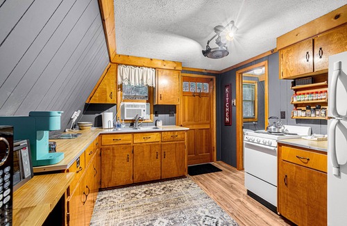 Black Mountain Cabina | New Mountain Retreat A-Frame by Lake Lure With Hot Tub