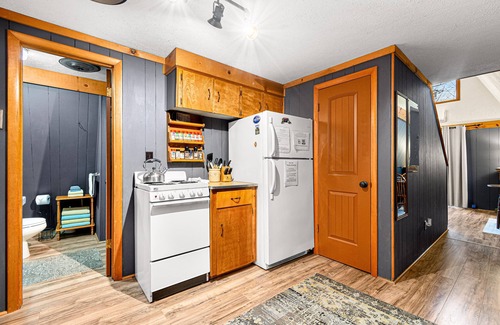 Black Mountain Cabina | New Mountain Retreat A-Frame by Lake Lure With Hot Tub