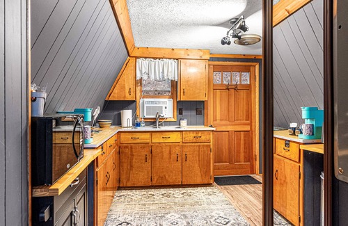 Black Mountain Cabina | New Mountain Retreat A-Frame by Lake Lure With Hot Tub