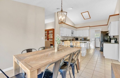 Sierra Vista Casa | NEW Mountain View 4 BDRM Home with Pool & Spa, right on a Golf Course