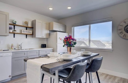 Bozeman Condominio | NEW Movie Madness | Mountain Views | Shuffleboard