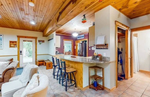 Mount Holly Casa | *NEW* Mt.Holly Haven GameRoom/Firepit/HotTub/Pets