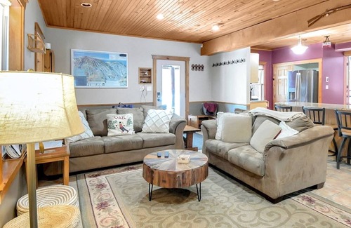 Mount Holly Casa | *NEW* Mt.Holly Haven GameRoom/Firepit/HotTub/Pets