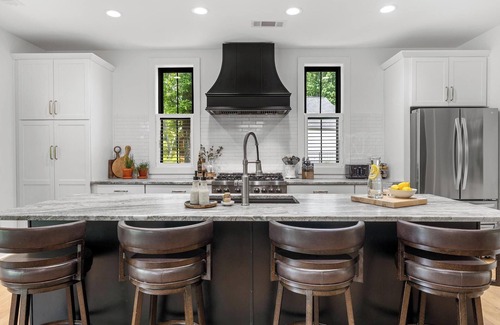 Helen Casa | New Mtn Retreat on 3 Levels: Hot Tub, Game Room, Min to Helen, Wineries, Hiking