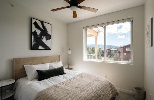 Fraser Casa | New MTN Retreat - Hot Tub - Deck Views - Fraser