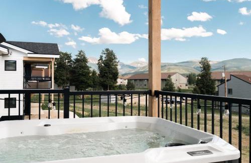 Fraser Casa | New MTN Retreat - Hot Tub - Deck Views - Fraser