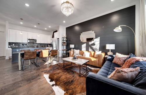 East Hill Casa | NEW! Nashville Vibes (4-Bedroom Townhouse) - Pets Allowed