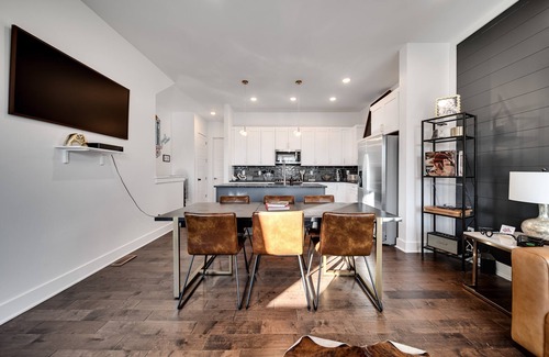 East Hill Casa | NEW! Nashville Vibes (4-Bedroom Townhouse) - Pets Allowed