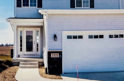 Cedar Falls Casa | NEW Near UNI Modern Spotless Townhome