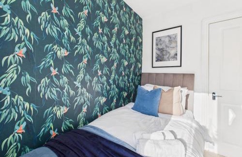 Wychbold Casa | New No1 Saxon Way by Signature Stays