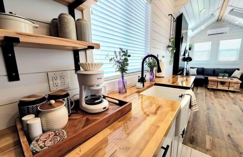 Apple Valley Apartamento | NEW Nook Tiny Home with Deck, Firepit, Skylights