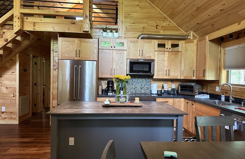 Blairsville Cabina | NEW North Georgia Mountain Log Cabin with Lake Access.
