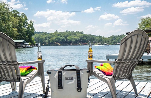 Piney Casa | NEW Obsidian Oasis - Lakefront Luxury - kayaks, paddle boards … fun in the sun!