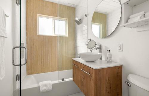 El Porto Casa | NEW! Ocean View Mid-Century Modern Beach House