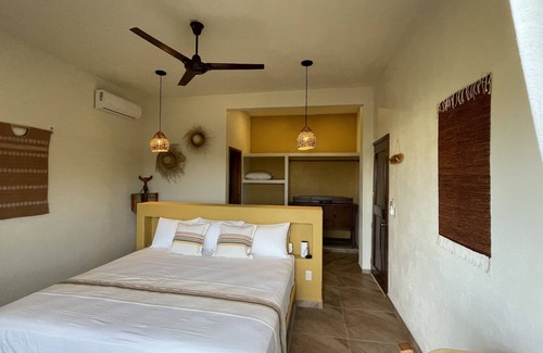 Lázaro Cárdenas Villa | New Oceanview Villa 2blks from beach Wi-Fi A/C