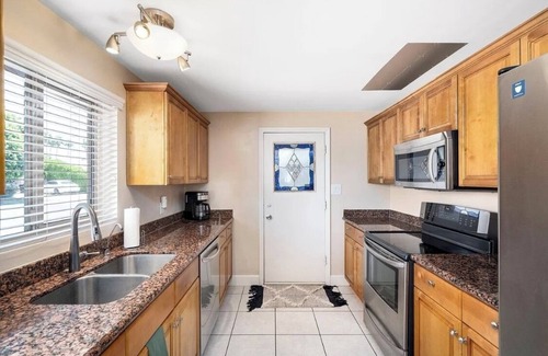 Entertainment District Casa | NEW Old Town Oasis, Putting Green, Walk to Downtown