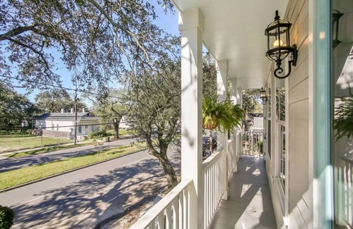 Faubourg Delassize Casa | New Orleans Chic Oasis for 14, Near St. Charles