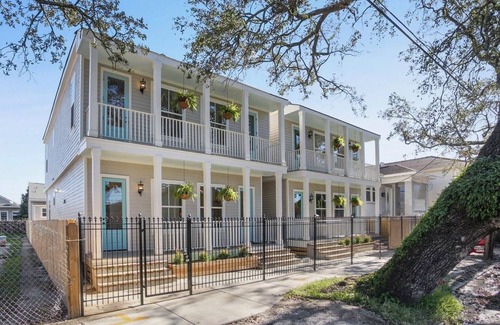 Faubourg Delassize Casa | New Orleans Chic Oasis for 14, Near St. Charles