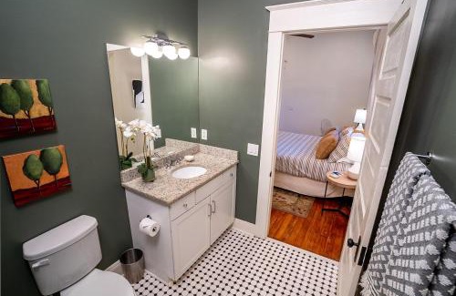 Lower Garden District Casa | New Orleans Home Close to all the Action