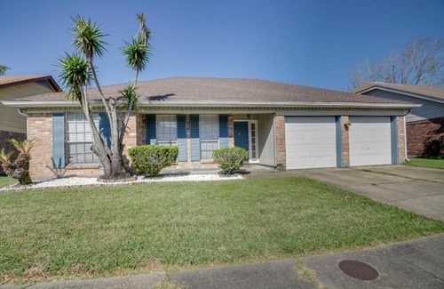 Old Aurora Casa | New Orleans Home with Backyard Near French Quarter