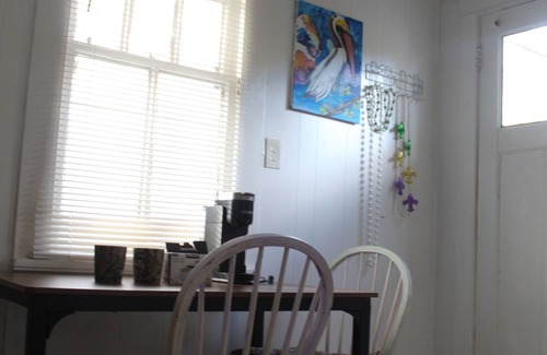 West Riverside Casa | New Orleans House in Uptown Two Blocks to Magazine St.