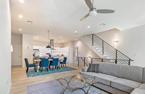 Mid-City Casa | New Orleans Townhouse Near City Attractions