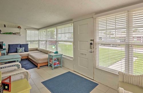 Rosemont Cabaña | ¡NUEVO! Ormond Beach Cottage w / Patio - Walk to Ocean!