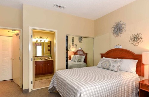 National Gardens Condominio | NEW! Ormond Beach Retreat! WiFi and Pool!