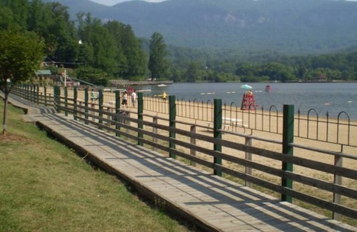 Chimney Rock Casa | New owner! Lake Lure Cottage + Hot Tub + King suite!