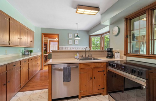 Wausau Cabaña | NEW OWNER SPECIAL>Cottage on 6th