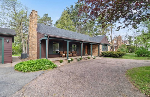 Wausau Cabaña | NEW OWNER SPECIAL>Cottage on 6th
