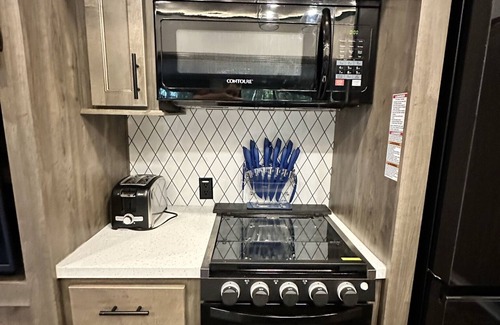 Edgar Casa | New Owner Special - Luxury Lakefront RV & Fishing Retreat