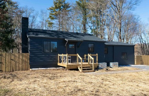 New Paltz Casa | New Paltz Zen Wellness Cabin w/ Hot Tub