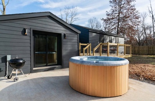 New Paltz Casa | New Paltz Zen Wellness Cabin w/ Hot Tub