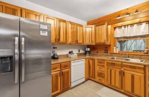 Ashe County Cabina | NEW!! Paradise Valley Hideaway | Stunning MTN views